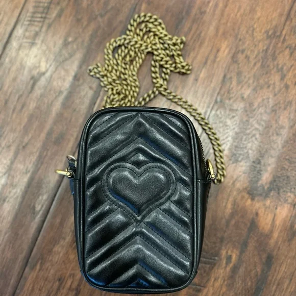 Gucci Black Leather Crossbody Bag with Gold Chain - Picture 2 of 3